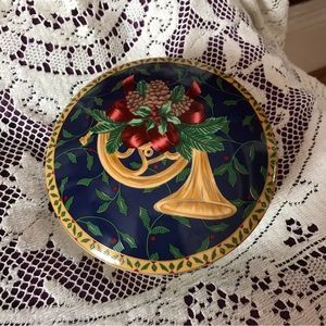 Mikasa “Holiday Music” French horn design Covered dish